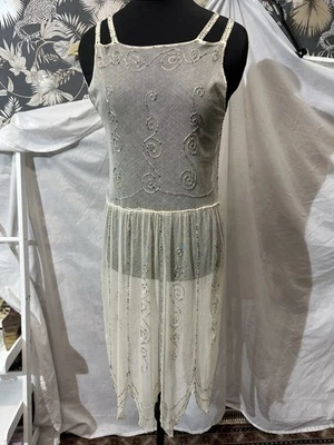 Vestido antiguo vintage de malla crema de los años 20 con solapa Foto 1 de 4