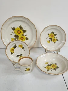 Mikasa Sunny Side (#EB 802) Five Piece Place Setting - Picture 1 of 8