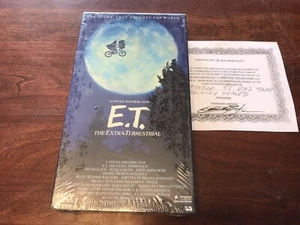 GREEN FLIP E.T. ET VHS 1ST ED (SEALED ) W/ CERTIFICATE 1982 COPYRIGHTS TCC321 - Picture 1 of 9