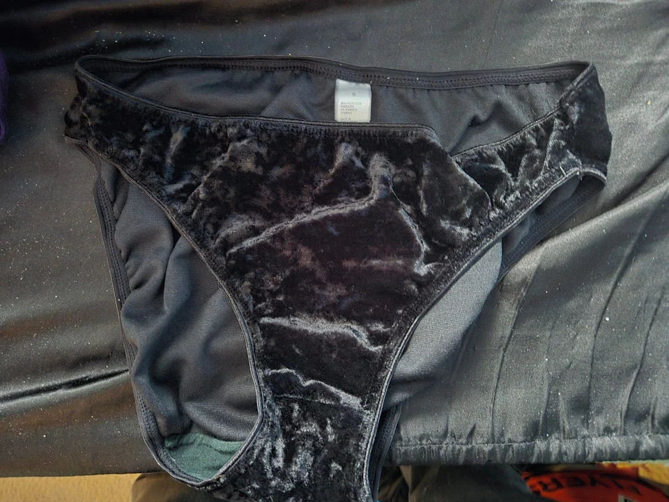 Delicadas bragas de terciopelo talla 6 Foto 1 de 1