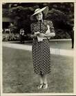 1938 Press Photo Beatrice Butler MacGuire attends races at Saratoga Springs
