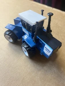 Ford FW-60 Tractor - Picture 1 of 2