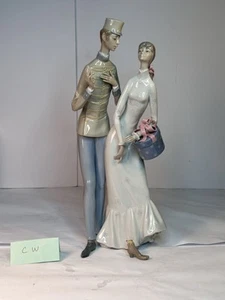 DAMAGED Lladro The Flirt #4564 Glossy Glazed Finish Figurine - Picture 1 of 7