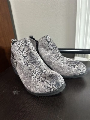 Pierre Dumas Mujer Talla 8 1/2 Estampado Serpiente Botines Botines Cremallera Lados Foto 1 de 4