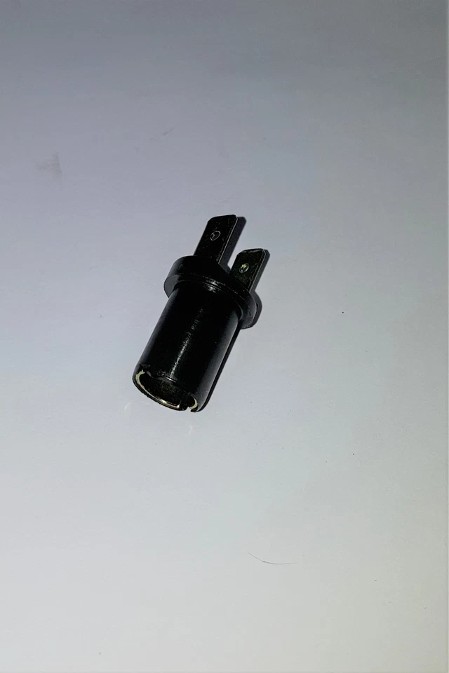 Lampenfassung Ba9s  für Traktormeter Deutz Fendt Güldner Hanomag MF 200 300 500 - Bild 1 von 1