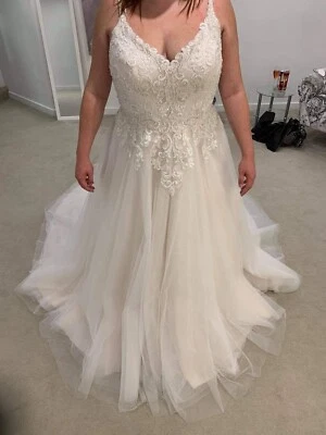 wedding dress size 18 - Image 1 of 4