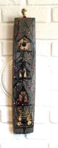 Kunst handbemalt Fassstab Vogelhaus Gartenszene Hängewandkunst signiert - Bild 1 von 7
