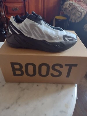 Adidas Yeezy Boost 700 MNVN Bone ORIGINAL. Nuevo Foto 1 de 4