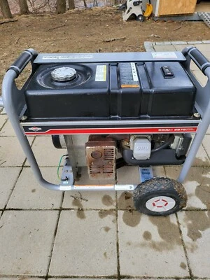 Briggs & Stratton 5500 8250 Watt Generator 30430 - Image 1 of 4