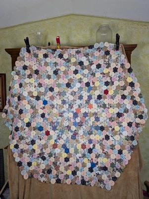 Funda de cama con edredón Yo Yo vintage, mantel, sofá Foto 1 de 3