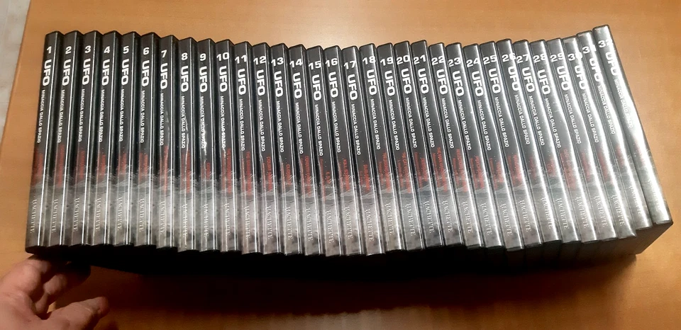 UFO allarme rosso attacco alla Terra! COMPLETA 32 dvd perfetti con libretti. - Immagine 1 di 1