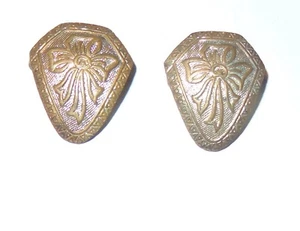 2 ANTIQUE VINTAGE OLD ART DECO BOW SHOE BUTTON COVERS  SILVER-TONE & GOLD-TONE - Picture 1 of 4