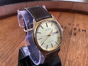 Vintage De Vono’s Day/Date Men’s Quartz WristWatch With New Lizard Grain Band. - Bild 1 von 18