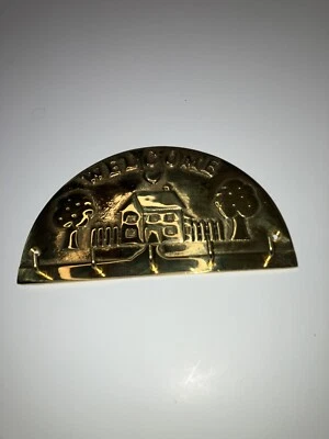 Vintage 1987 Wall Mounted solid brass welcome home key and /or Letter holder - Image 1 of 4