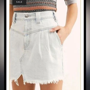 We the Free Gr. 28 Beiwagen Minirock blau helle Waschung Denim Free People - Bild 1 von 13