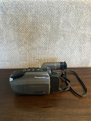 Panasonic PV-L550D Compact VHS/VHS-C Palmcorder Camcorder-See Desc - Image 1 of 4