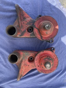 Ford Flathead V8 Water Pump (left & right) 1937-48 - Picture 1 of 4