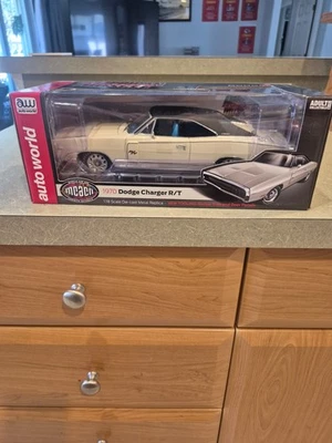 1970 Dodge Charger R/T  WHITE 1/18 Auto World 1334 MCACN - Image 1 of 4