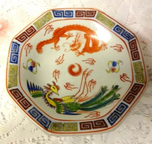 Plato antiguo Qianlong chino importante siglo 18 dragón rojo pájaro plato con patas - Imagen 1 de 6
