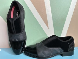 DKNY Men's Preston Loafers Black Velvet & Patent Faux Leather 9.5 - Picture 1 of 6