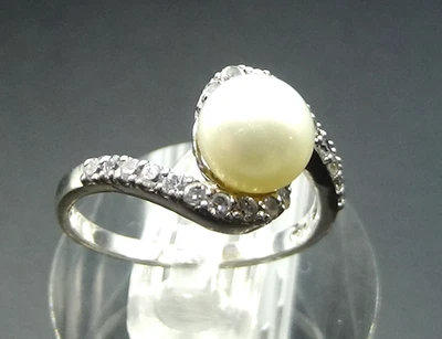 925 Sterling Silver Vintage 7.5mm Cultured Pearl & with CZ Accents Ring size 6 - Image 1 of 4