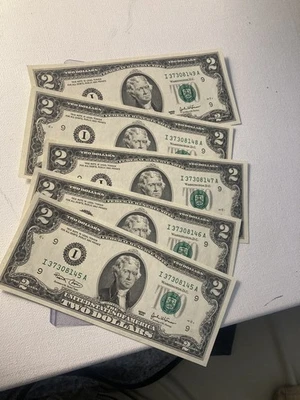 Uncirculated Two Dollar Bills Sequential Serial Numbers Lot of 5 $2 Notes. Unc - Image 1 of 4