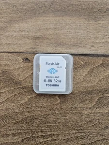 FlashAir SDHC card with Toshiba wireless LAN W-03 32GB / 8GB Class10 genuine - Picture 1 of 3