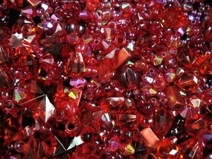 Beads Plastic Fun Reds Mix 25g Jewellery Spacers DIY Necklace - Picture 1 of 2