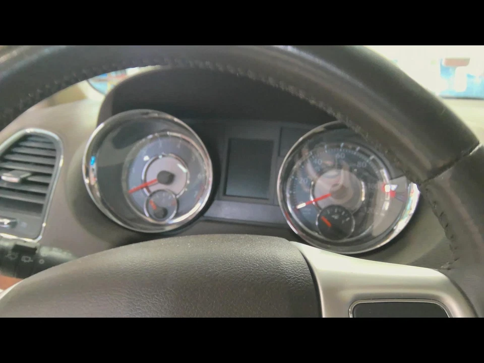 Used Speedometer Gauge fits: 2015 Chrysler Town & country cluster 120 MPH w/vehi - Image 1 of 4
