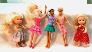 5 muñecas miniatura vintage Barbies and Kelly - Promocional Mcdonald's - Imagen 1 de 7