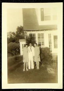 Vintage 1940er schwarzer afroamerikanischer Marine Matrose mit Frauen im Haus Foto - Bild 1 von 4
