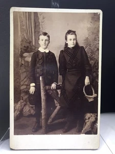 Antigua fotografía de tarjeta de gabinete Erwing ~ niños pequeños Nettie & Johnie Ninock - Imagen 1 de 10