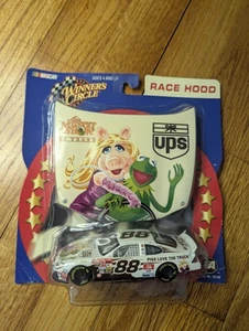 2001 Winners Circle 1/64 Dale Jarrett #88 UPS / Muppet Show 25 Years - Picture 1 of 2