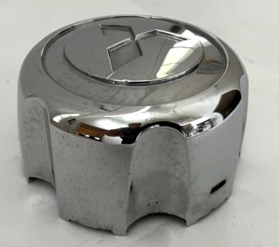 Mitsubishi Montero OEM Chrome Center Cap Original Part#MB816581 NOT REPRODUCTION Foto 1 de 4