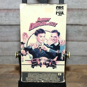 Johnny Dangerously (VHS) Michael Keaton, Joe Piscopo - Picture 1 of 7