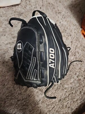 Guante de softbol lanzamiento rápido Wilson 12 1/2" A700 Foto 1 de 4