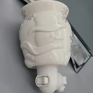 Scentsy Snow Day Wall Plug-In Wax Warmer Holiday Collection Snowman Snowflakes - Picture 1 of 7