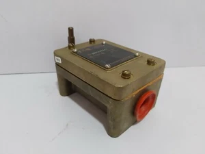 EATON CUTLER HAMMER 10316H2140 600V AC Max Pilot Duty Limit Schalter - Bild 1 von 3