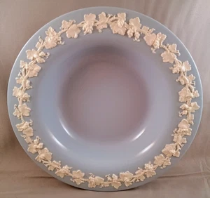 Wedgwood Queensware Cream on Lavender (Plain) Rimmed Soup Bowl - Nice! - Picture 1 of 3