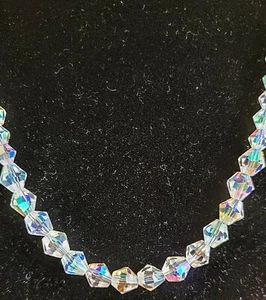 "Collar de cuentas de cristal facetadas brillantes de aurora boreal hecho a mano de 17" - Imagen 1 de 4