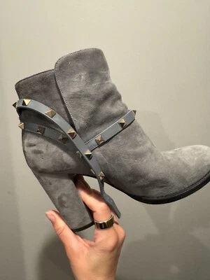 Botines Valentino Garavani Gris/Azul Rockstud Block Talla 38 -a la venta por el propietario Foto 1 de 4