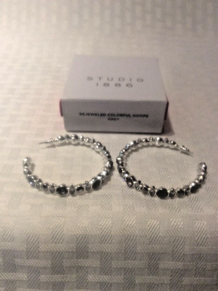 Avon Studio 1886 珠宝灰色五颜六色的环状耳环 — 第 1/4 张图片