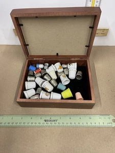 Lot of 31 vintage thimbles  In Wooden Box Excellent condition - Picture 1 of 7