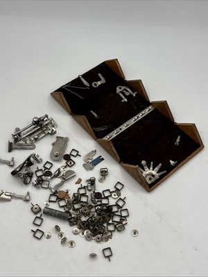 Máquina de coser Singer vintage 1889 roble rompecabezas caja con accesorios pies  Foto 1 de 4