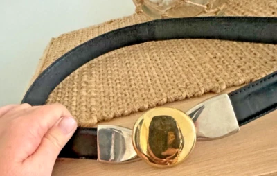 ВИНТАЖНЫЙ ЧЕРНЫЙ ЛАКИРОВАННАЯ КОЖА И РЕТРО ТВЕРДОЕ ЗОЛОТО И СЕРЕБРО ПРЯЖКА РЕМЕНЬ - РАЗМЕРЫ - Изображение 1 из 4