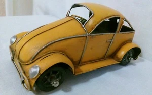 Modellino latta Maggiolone Volkswagen Maggiolino collezione cm 17 automobile oro - Imagen 1 de 9