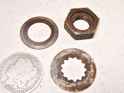 80 SUZUKI DR400 FRONT PRIMARY DRIVE SPROCKET MOUNTING NUT & WASHERS Foto 1 de 4
