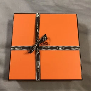 Hermes Scatola Vuota 7,75x7,75x1,75 in Nastro Arancione Conservazione Regalo - Foto 1 di 12