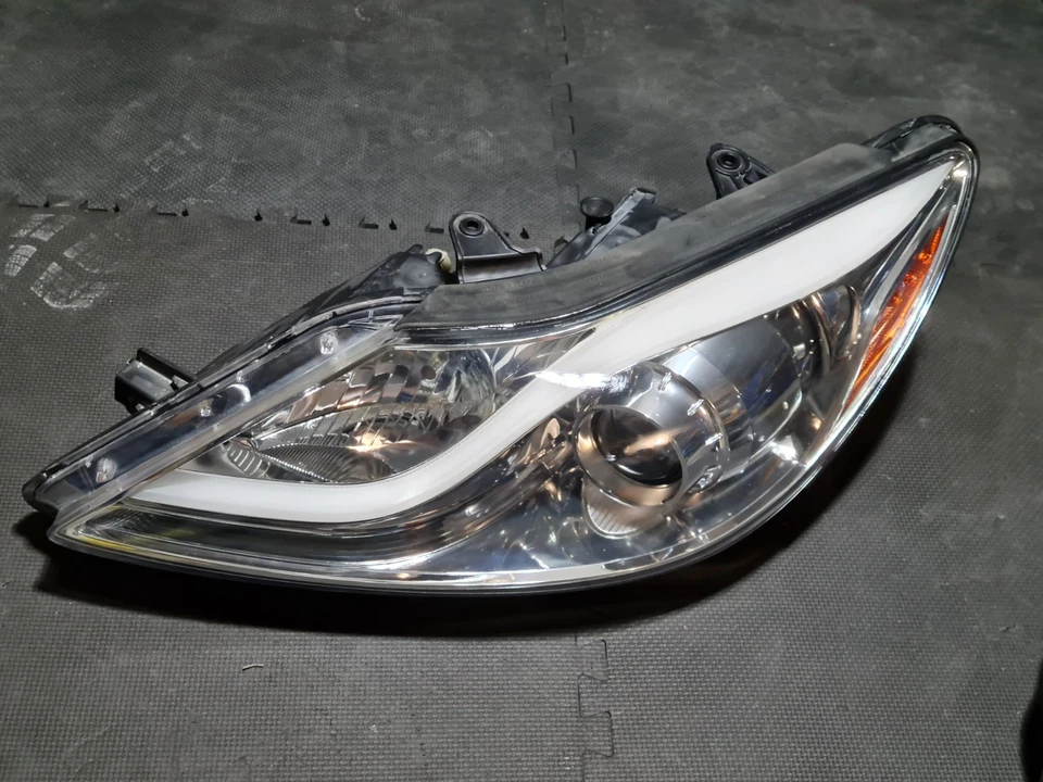2012-2014 Hyundai Genesis LEFT Halogen Headlight with (voltage stabilizer) Foto 1 de 4