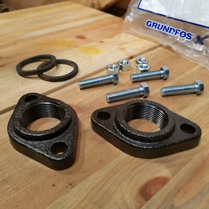 Grundfos 1 1/4" Flange Set Cast Iron 519603 NPT New Swanky Barn - Picture 1 of 12